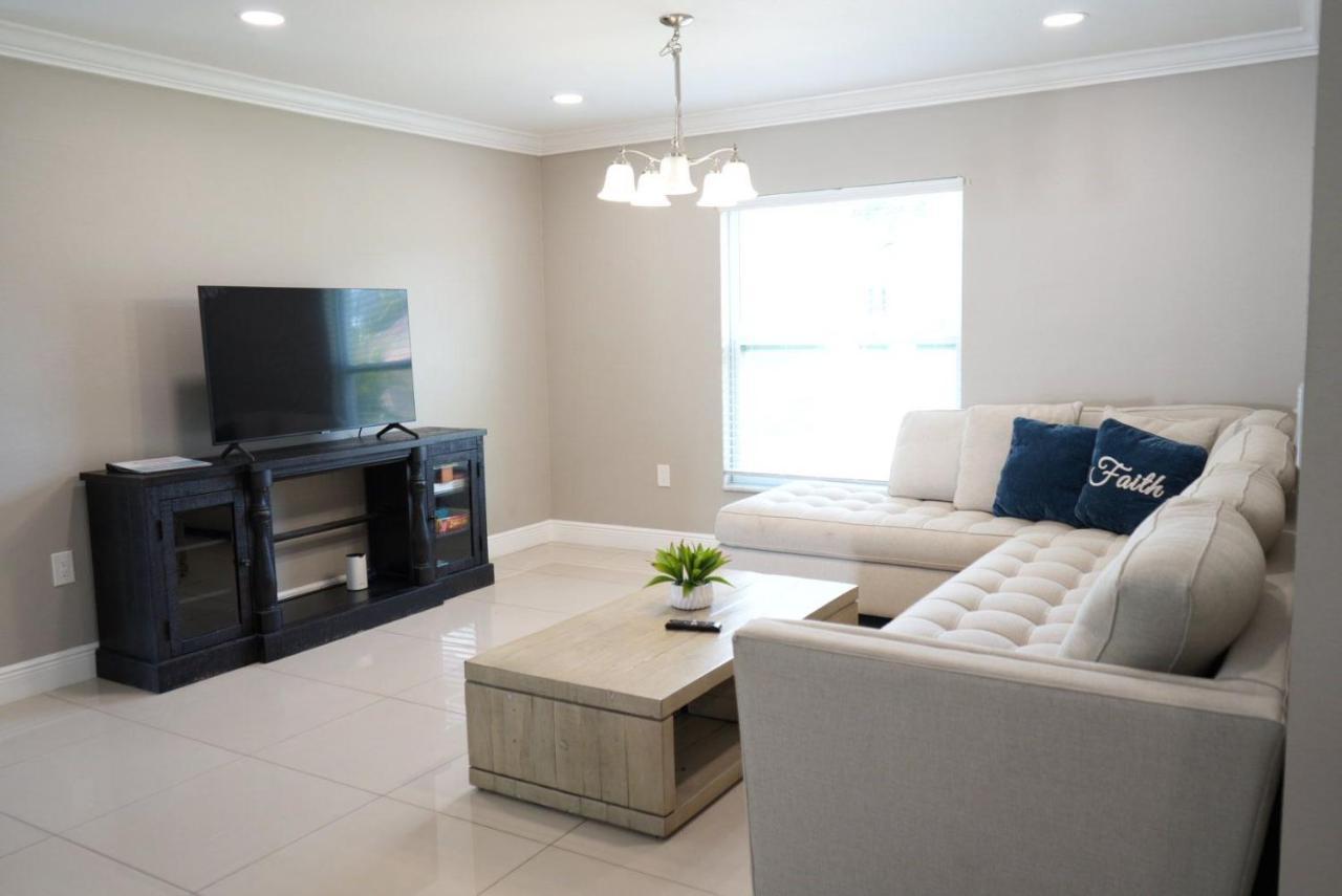 Hosting 1 Villa Tampa Dış mekan fotoğraf