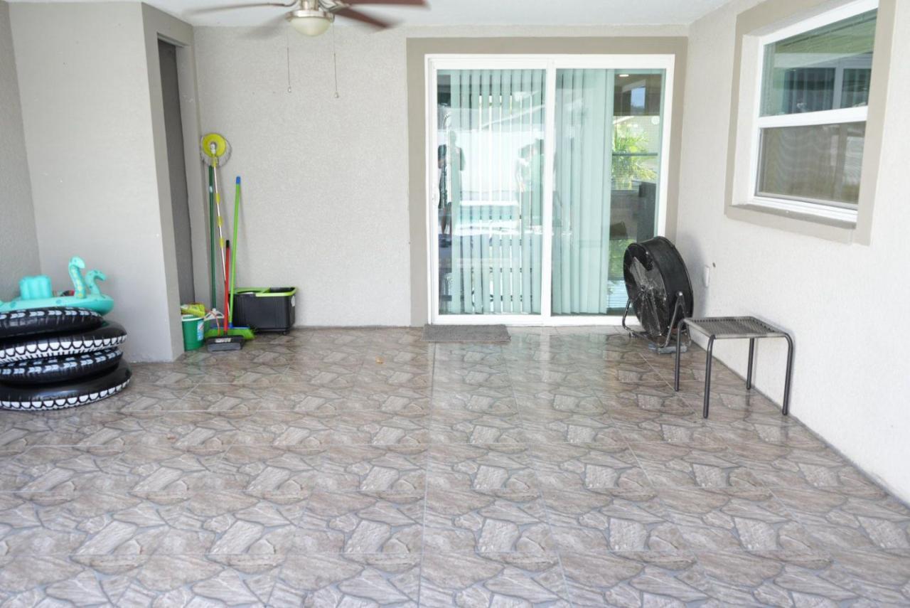 Hosting 1 Villa Tampa Dış mekan fotoğraf